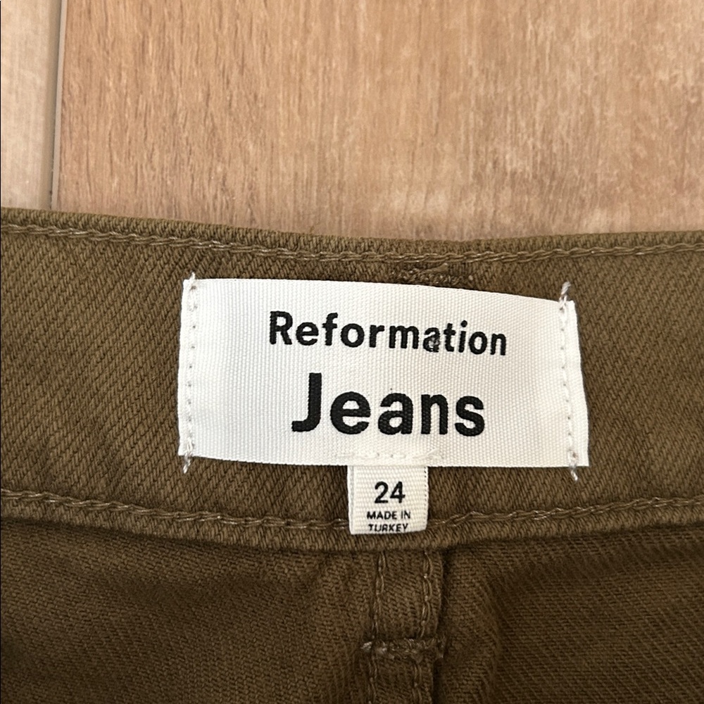 NWOT - REFORMATION ‘Landy’ Wide Leg Cargo Jeans in Dark Olive - Picture 3 of 9